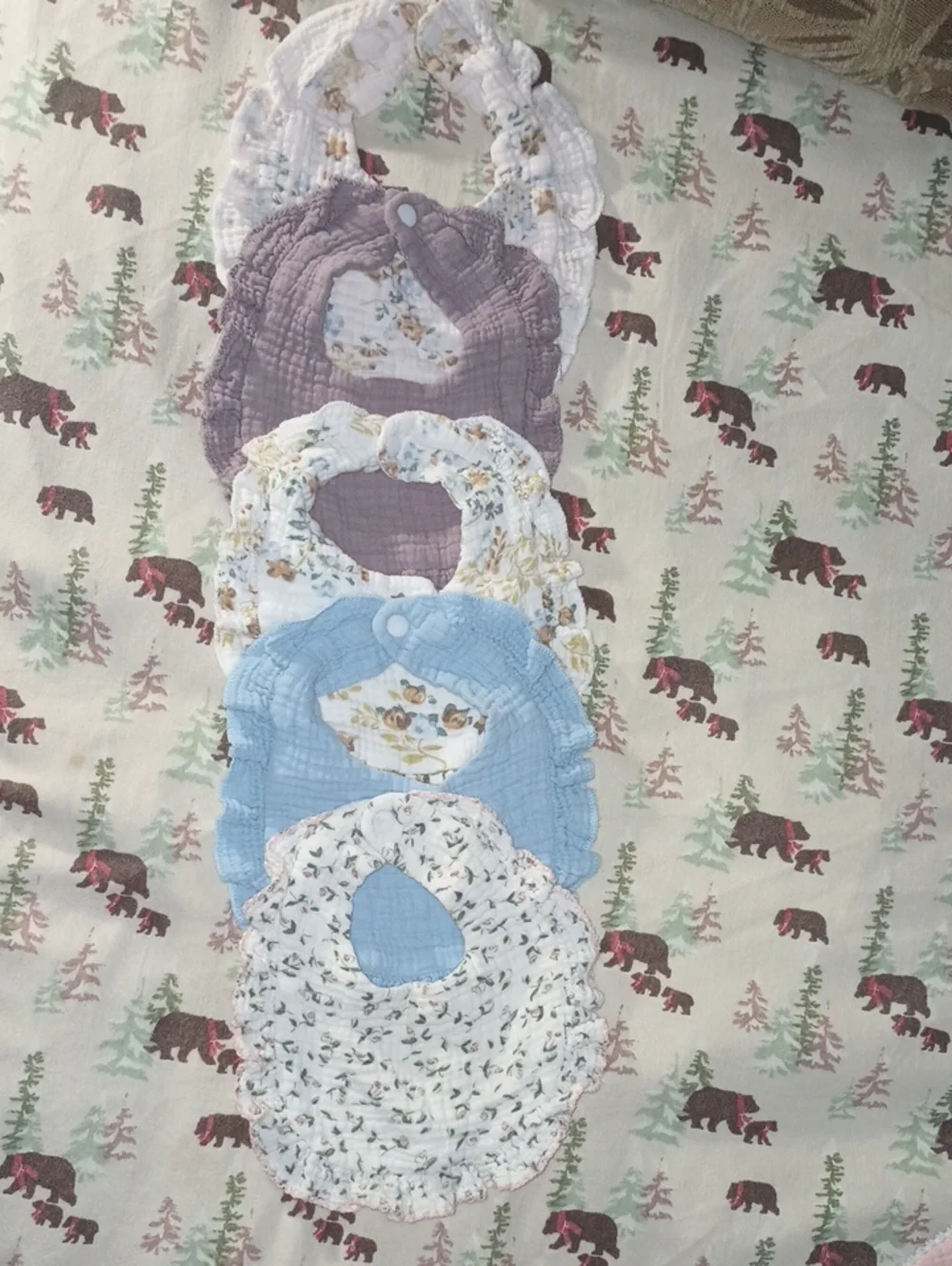 Pre-owned Lot Of 4 Baby Bibs.
